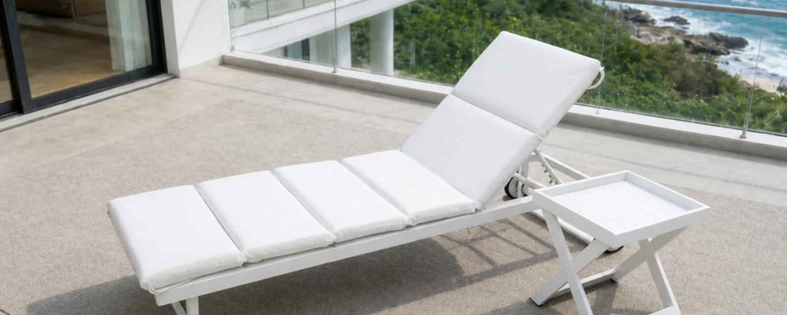 Outdoor Daybeds & Sun Loungers setting