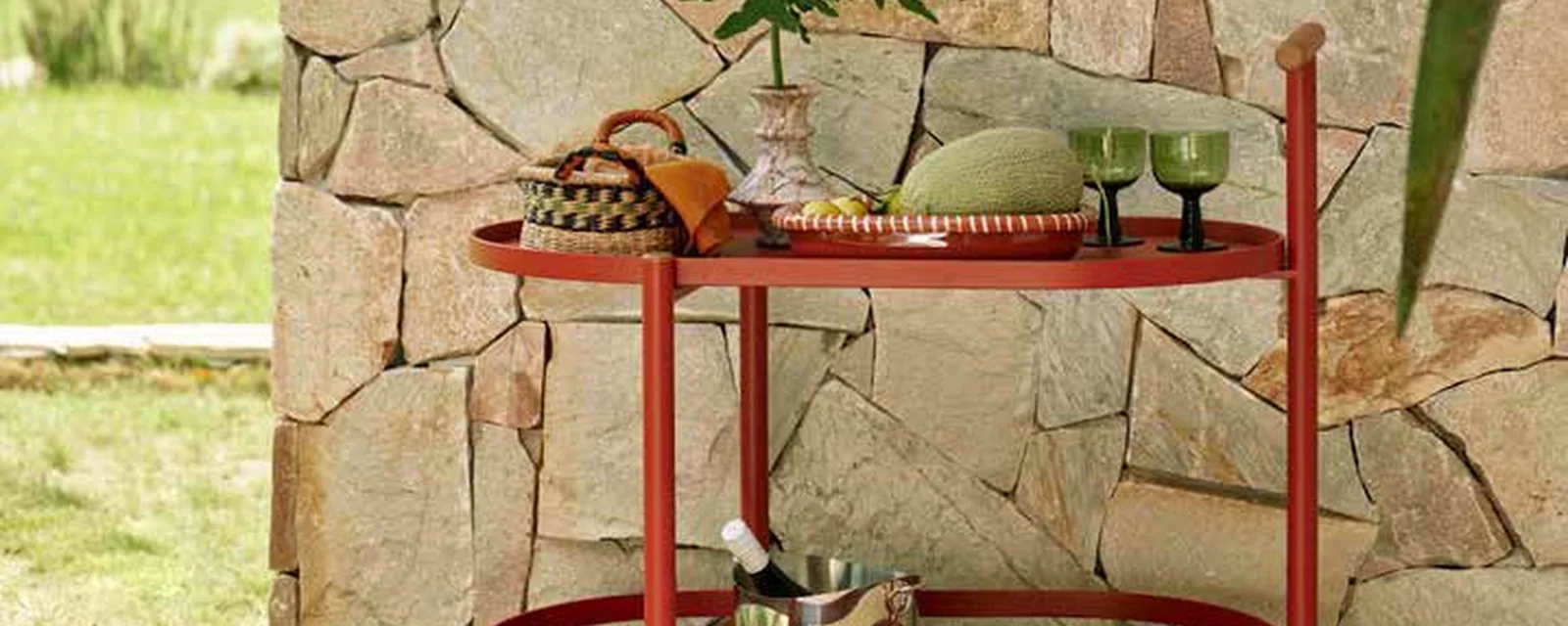 Outdoor Kitchen Cabinets in an outdoor setting