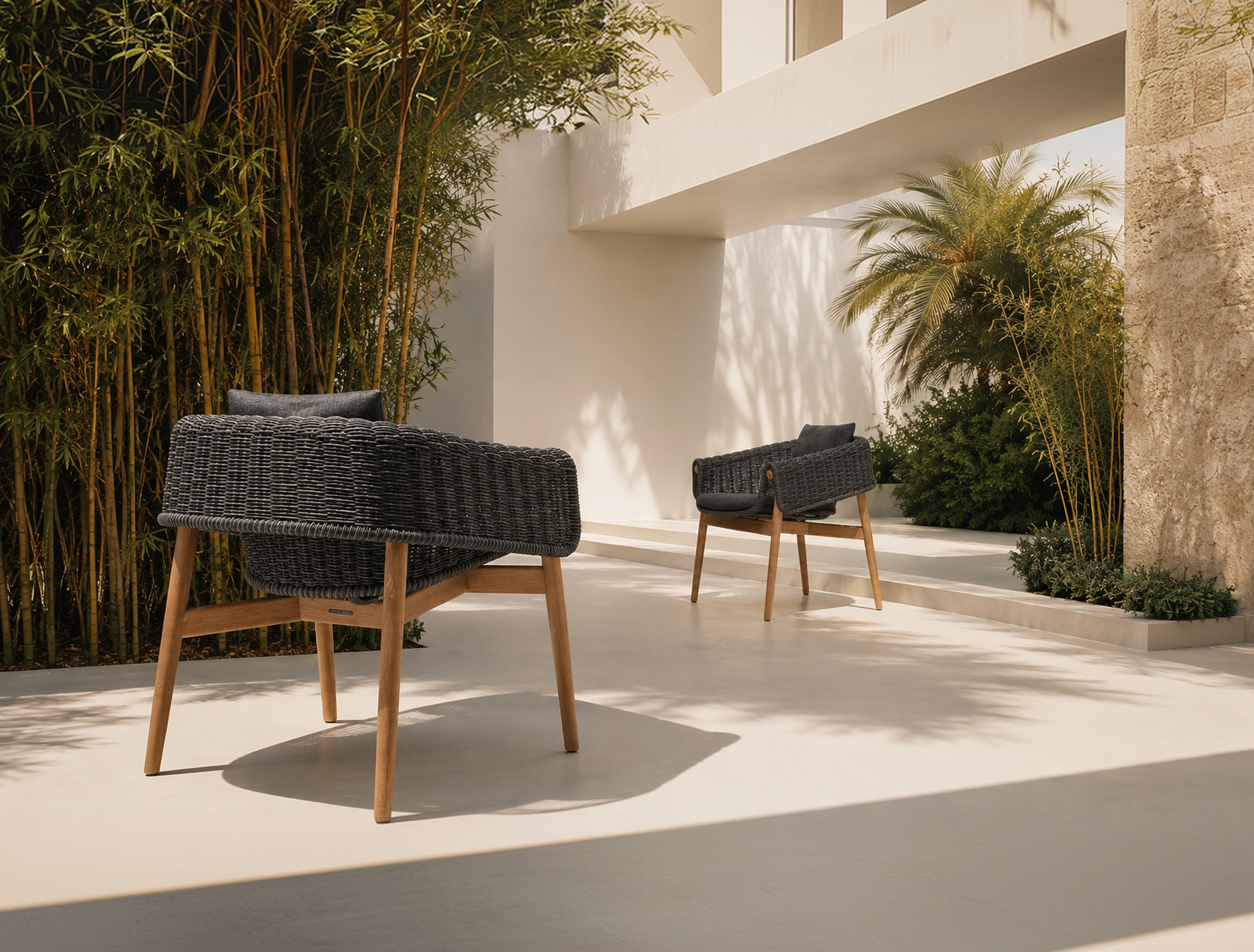 Outdoor lounge chair and side table