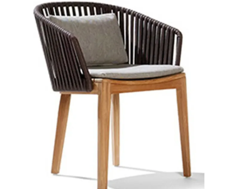 Outdoor Lounge Chair — Black 02, front three-quarter product view