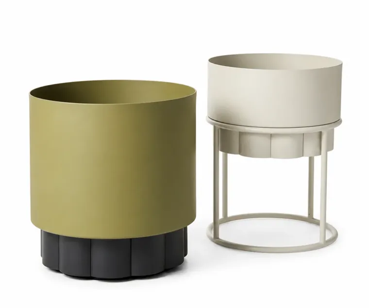 Outdoor Planter — Green 01, front three-quarter product view